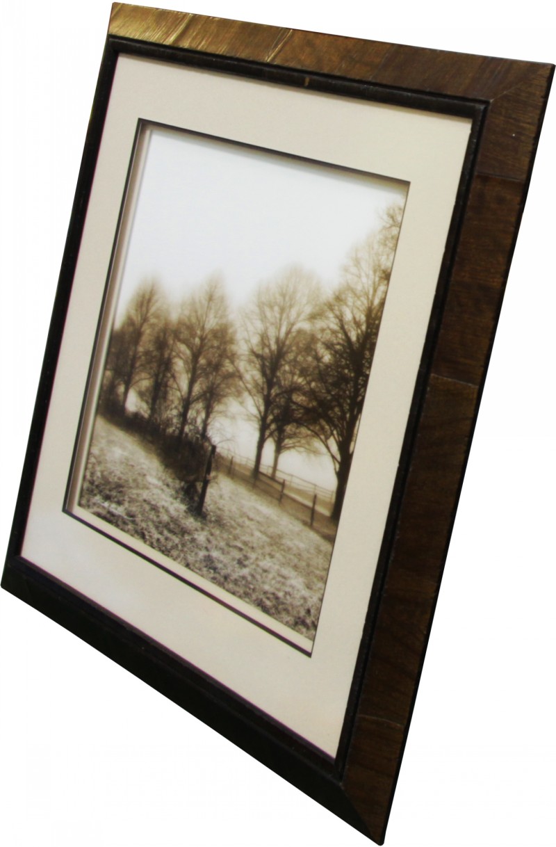 Оформление фотографии в шпонированном деревянном багете с паспарту